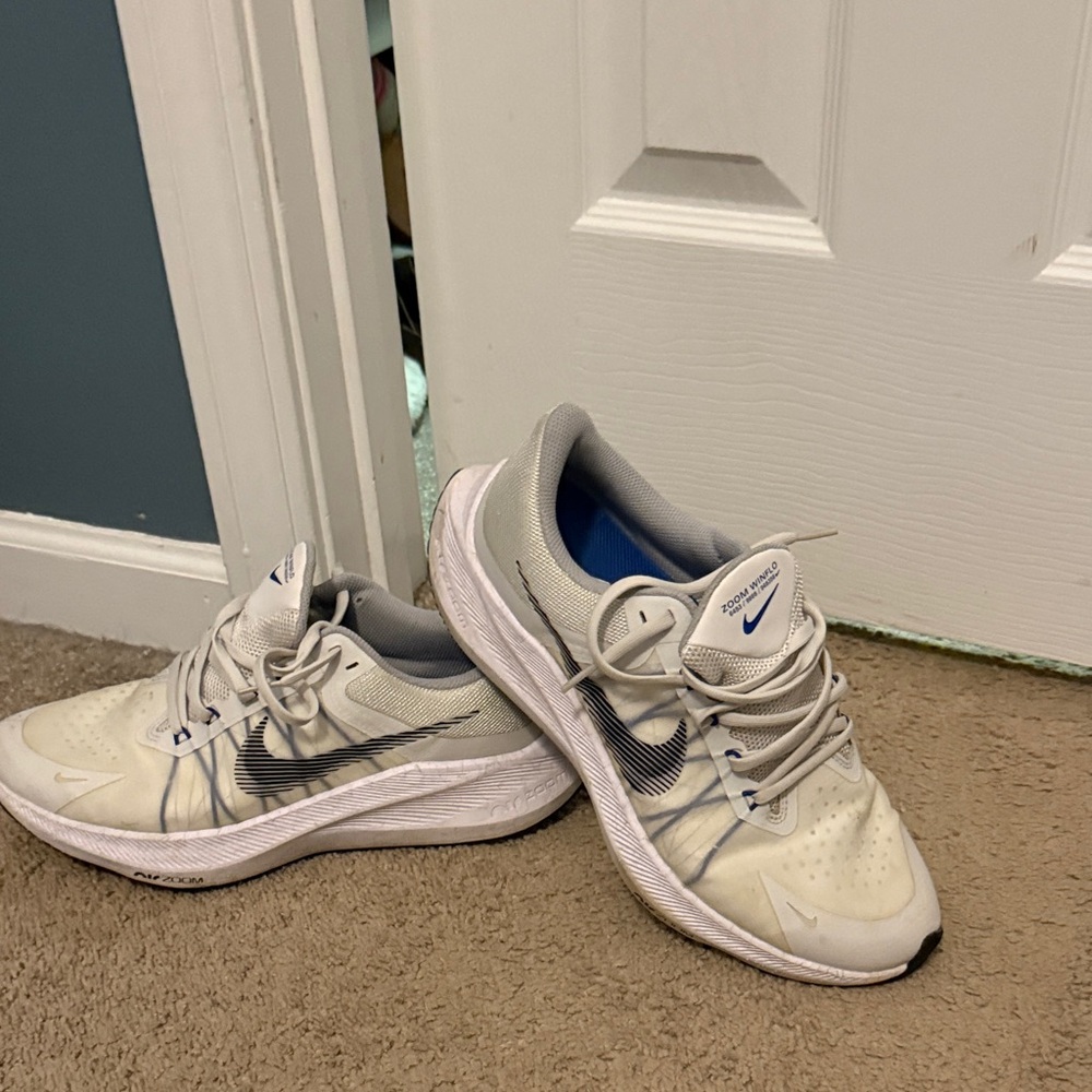 Nike Men’s White and Gray Zoom Running